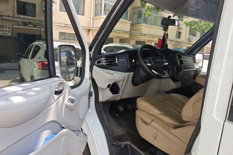 Used JMC Fushun 2023 2.0T Manual Mid-Roof Mid-Height Passenger Version Business-Class 9-Seater (Non-Commercial) Driver Seat