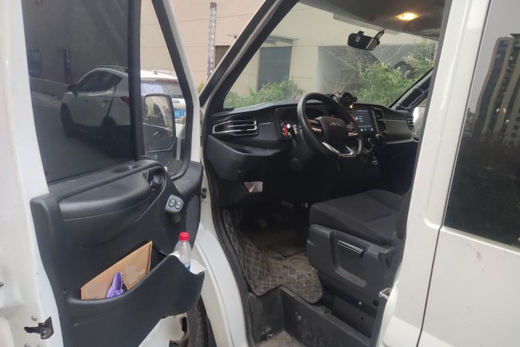 Used JMC Fushun 2023 2.0T Manual Mid-Drive Mid-Roof Commercial Multi-Purpose 7-Seater Passenger Vehicle Driver Seat
