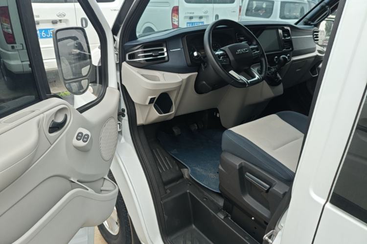 Used JMC Fushun 2023 2.0T Manual Mid-axle Mid-roof Business-Class 9-Seater (Non-Commercial) Driver Seat