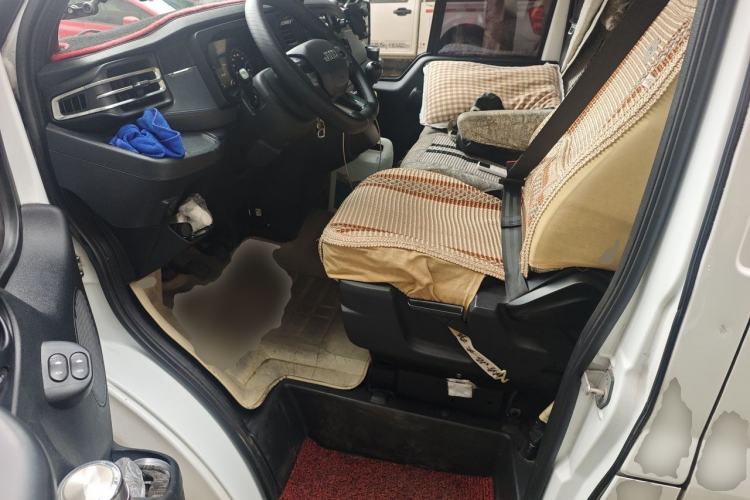 Used JMC Fushun 2023 2.0T Manual Diesel Long-Wheelbase High-Roof Business Van with Dual Rear Tires 6–9 Seats Driver Seat