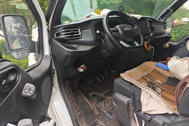 Used JMC Fushun 2023 2.0T Manual Mid-Drive Mid-Roof Commercial Multi-Purpose 7-Seater Passenger Vehicle Driver Seat