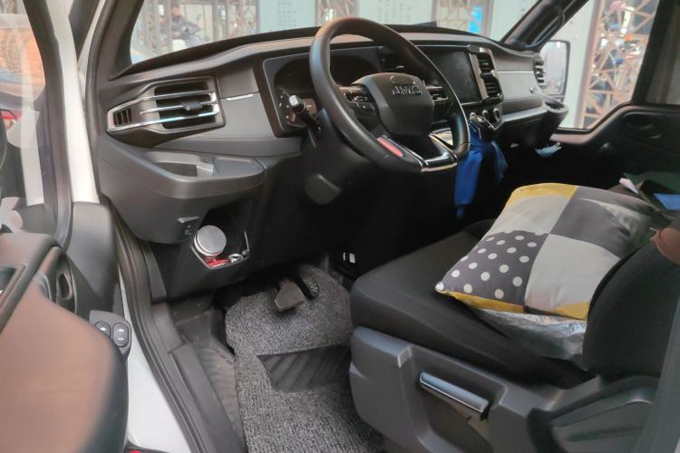 Used JMC Fushun 2023 2.0T Automatic Mid-Range Mid-Roof Commercial Multi-Purpose 7-Seater Passenger Vehicle Driver Seat