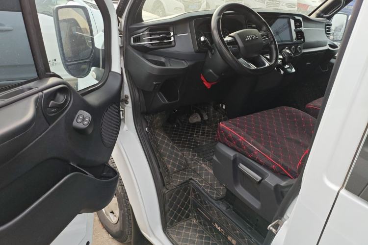 Used JMC Fushun 2023 2.0T Automatic Mid-Range High-Roof Commercial Multi-Purpose 7-Seater Passenger Vehicle Driver Seat
