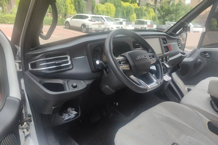 Used JMC Fushun 2023 2.0T Automatic Mid-Range High-Roof Commercial Multi-Purpose Passenger Vehicle with 6 Seats Driver Seat