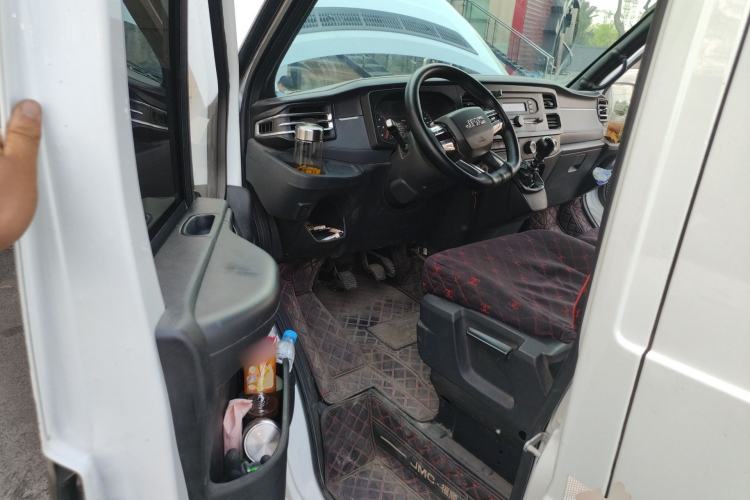 Used JMC Fushun 2023 2.0T Manual Short-Wheelbase Mid-Roof Commercial Van Transporter 2/3 Seats Driver Seat