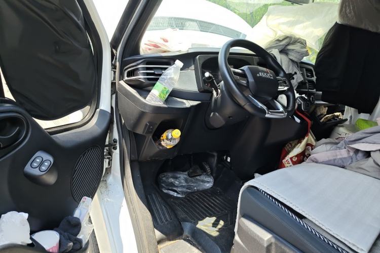 Used JMC Fushun 2023 2.0T Automatic Short-Wheelbase Low-Roof Commercial & Multi-Purpose Passenger Vehicle 6-Seater with Dual-Opening Tailgate Driver Seat