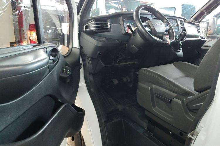 Used JMC Fushun 2023 2.0T Manual Short Wheelbase Low-Roof Commercial Multi-Purpose Passenger Vehicle 6 Seats with Lift-Up Tailgate Driver Seat