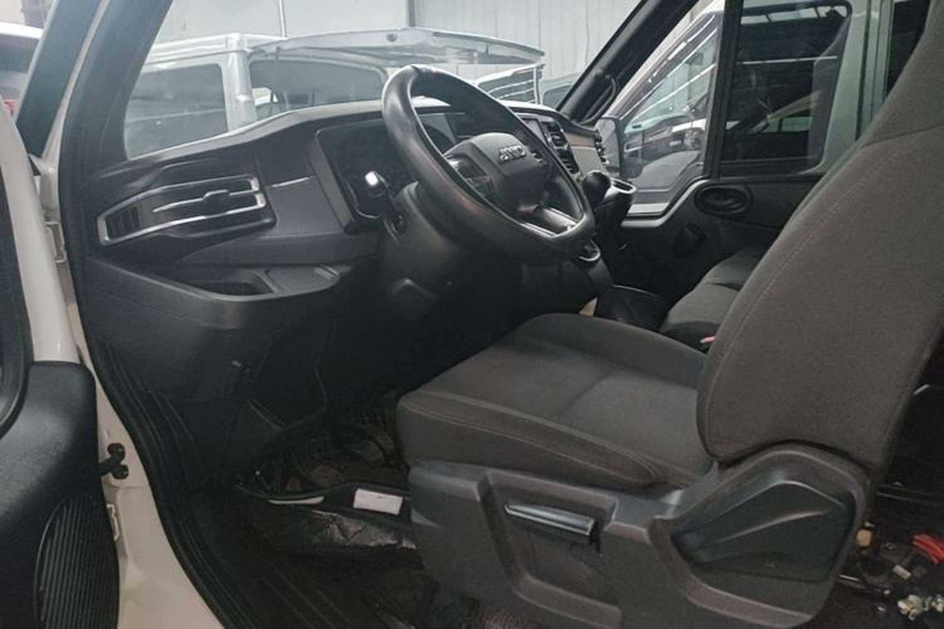 Used JMC Fushun 2023 2.0T Manual Short-Wheelbase Mid-Height Commercial Multi-Purpose 5-Seater Passenger Vehicle Driver Seat