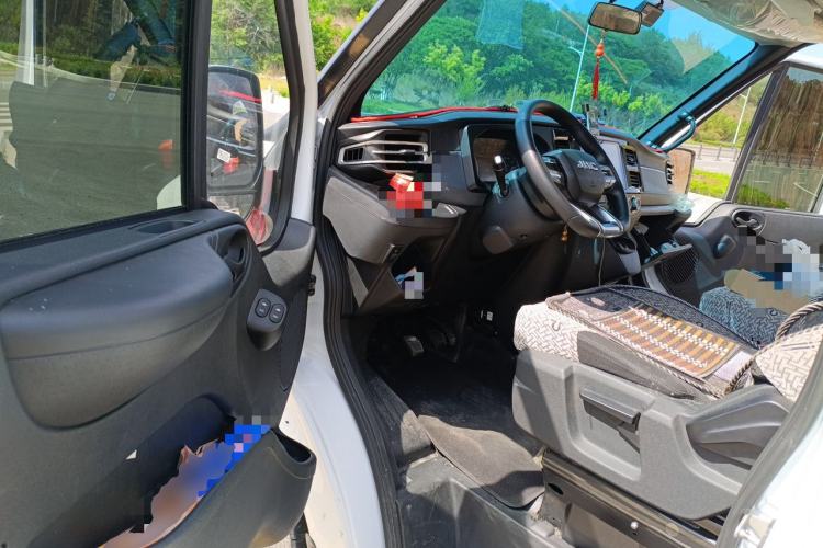 Used JMC Fushun 2023 2.0T Manual Mid-axle Mid-roof Commercial Multi-purpose 6-Seater Passenger Vehicle Driver Seat