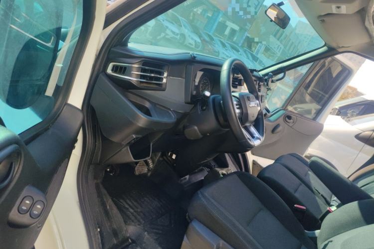 Used JMC Fushun 2023 2.0T Automatic Mid-Range High-Roof Commercial Multi-Purpose 7-Seater Passenger Vehicle Driver Seat