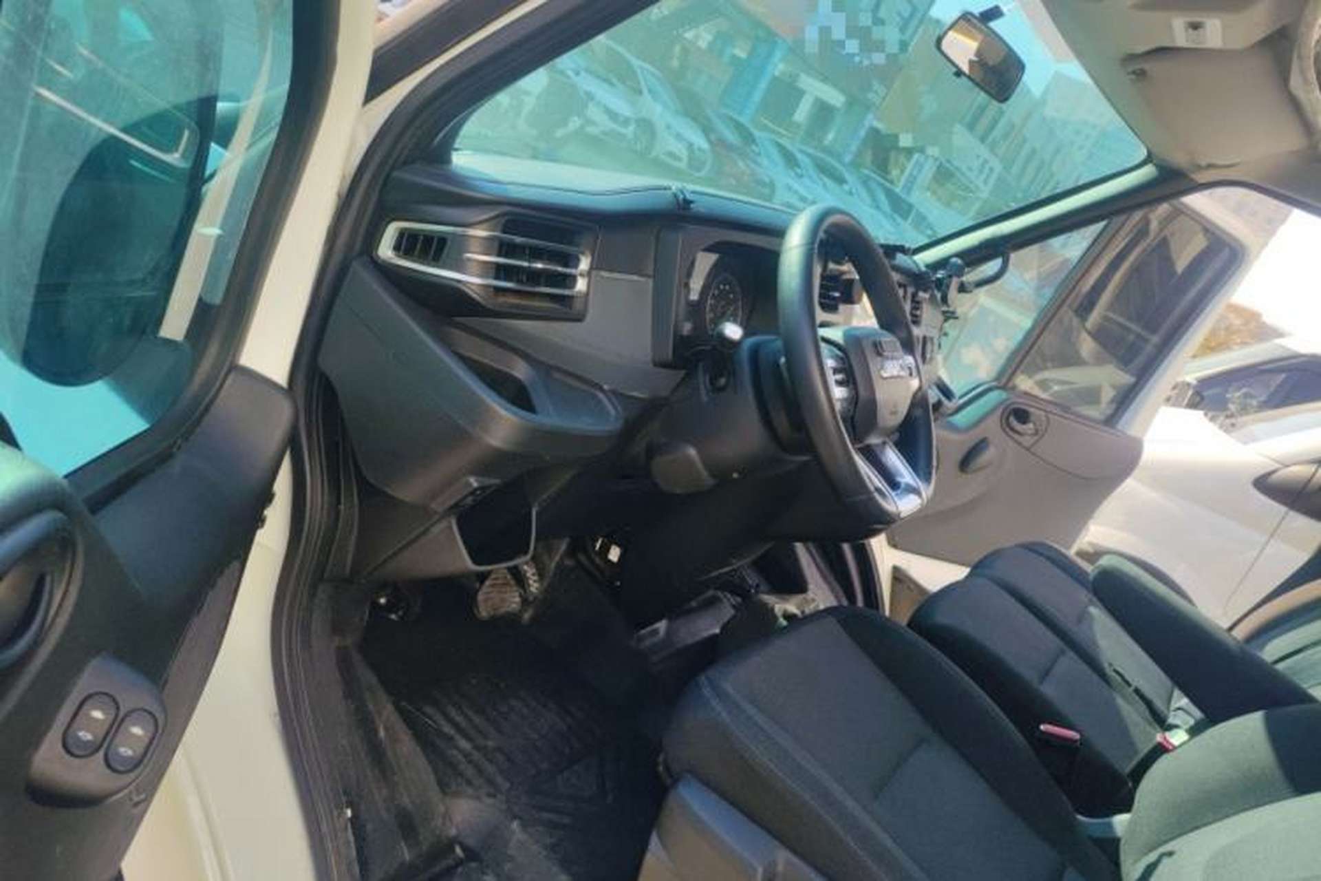 Used JMC Fushun 2023 2.0T Automatic Mid-Range High-Roof Commercial Multi-Purpose 7-Seater Passenger Vehicle Driver Seat