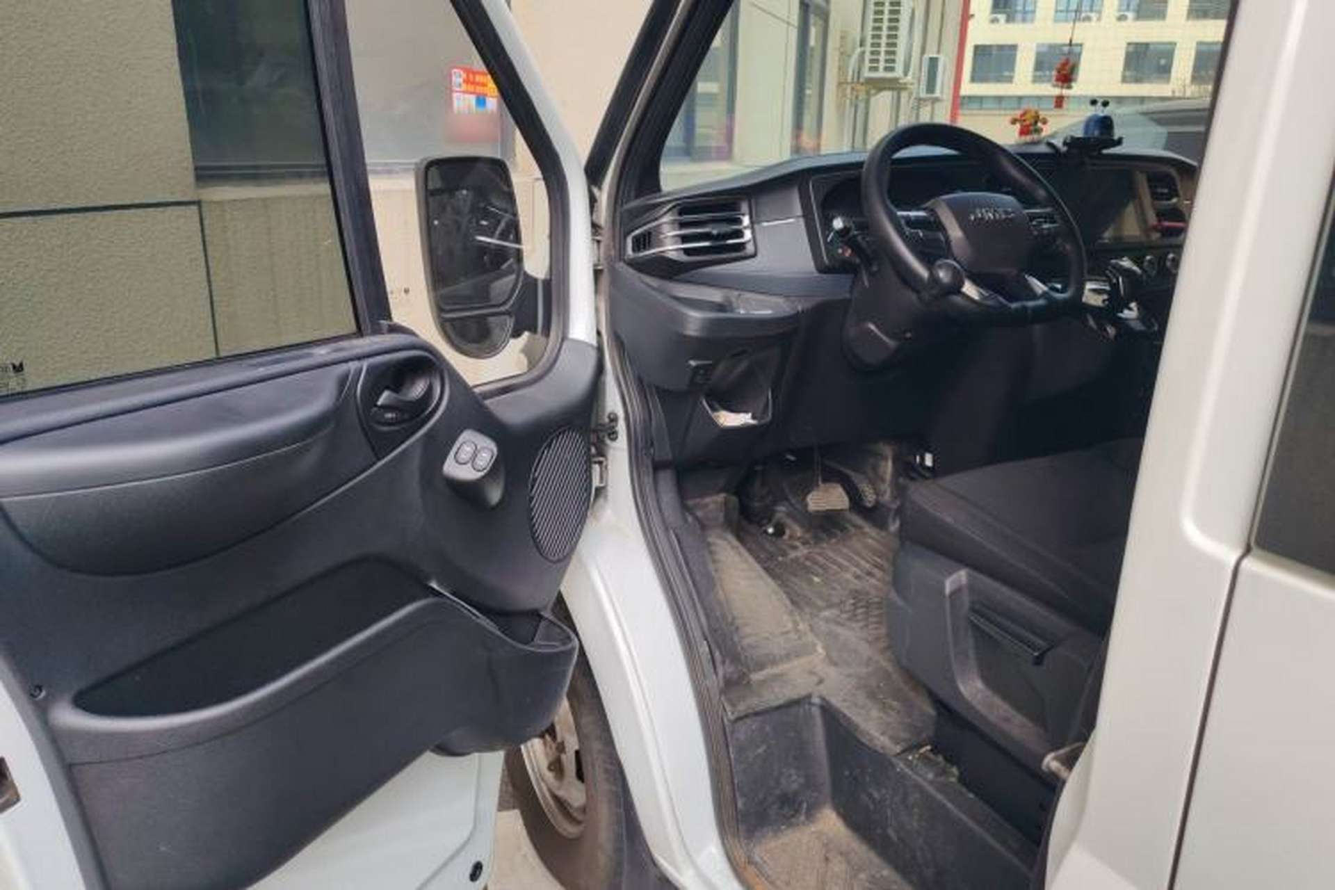 Used JMC Fushun 2023 2.0T Automatic Mid-Range Mid-Roof Commercial Multi-Purpose 7-Seater Passenger Vehicle Driver Seat