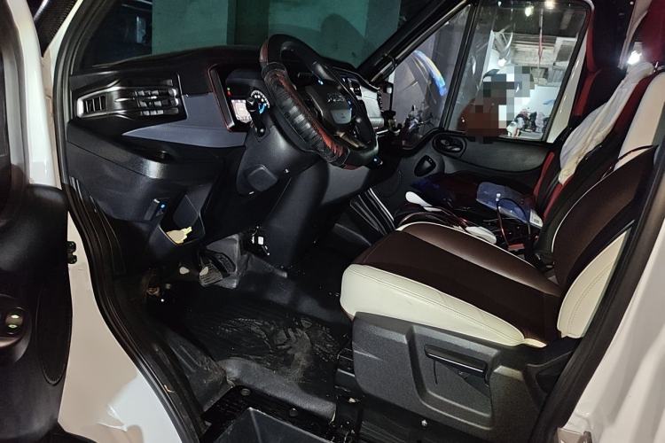 Used JMC Fushun 2023 2.0T Automatic Short-Wheelbase Low-Roof Commercial & Multi-Purpose Passenger Vehicle 6-Seater with Dual-Opening Tailgate Driver Seat