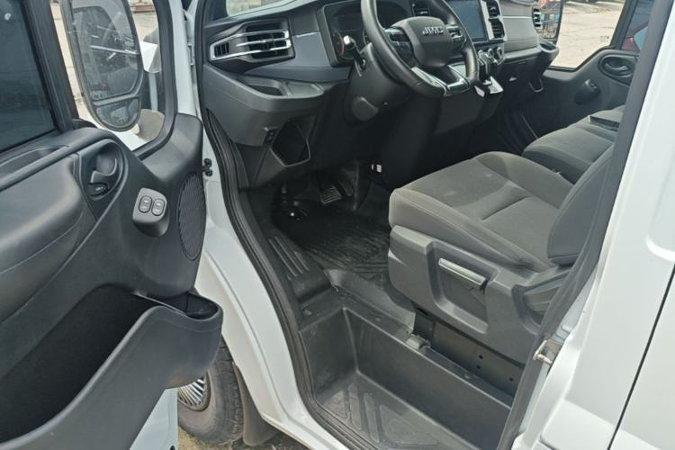 Used JMC Fushun 2023 2.0T Automatic Short-Wheelbase Low-Roof Commercial & Multi-Purpose Passenger Vehicle 6-Seater with Dual-Opening Tailgate Driver Seat