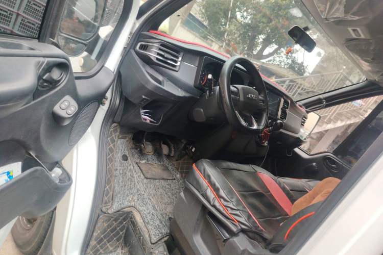 Used JMC Fushun 2023 2.0T Manual Mid-Drive Mid-Roof Commercial Multi-Purpose 7-Seater Passenger Vehicle Driver Seat