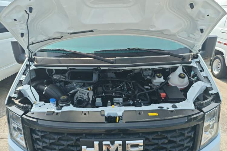 Used JMC Fushun 2023 2.0T Manual Mid-Drive Mid-Roof Commercial Multi-Purpose 7-Seater Passenger Vehicle Engine Bay