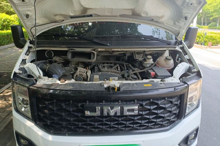 Used JMC Fushun 2023 2.0T Manual Diesel Long-Wheelbase High-Roof Business Van with Dual Rear Tires 6–9 Seats Engine Bay