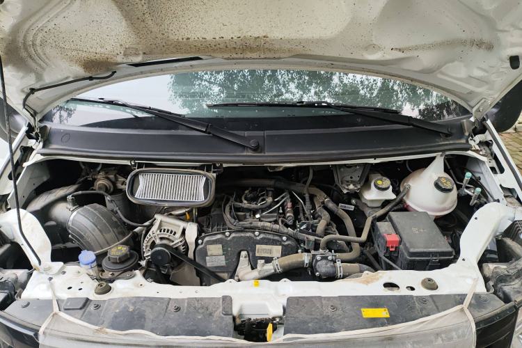 Used JMC Fushun 2023 2.0T Automatic Mid-Range High-Roof Commercial Multi-Purpose 7-Seater Passenger Vehicle Engine Bay