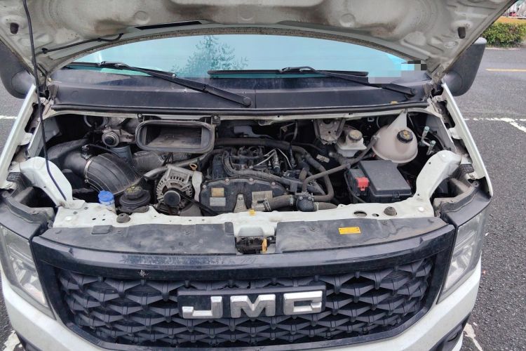 Used JMC Fushun 2023 2.0T Manual Mid-Drive Mid-Roof Commercial Van Transporter 2/3 Seats Engine Bay