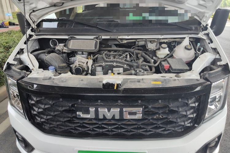 Used JMC Fushun 2023 2.0T Automatic Mid-Range High-Roof Commercial Multi-Purpose 7-Seater Passenger Vehicle Engine Bay