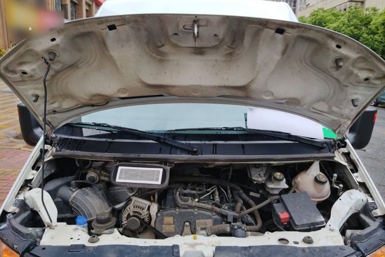 Used JMC Fushun 2023 2.0T Manual Short-Wheelbase Mid-Top Commercial Multi-Purpose 6-Seater Passenger Vehicle Engine Bay