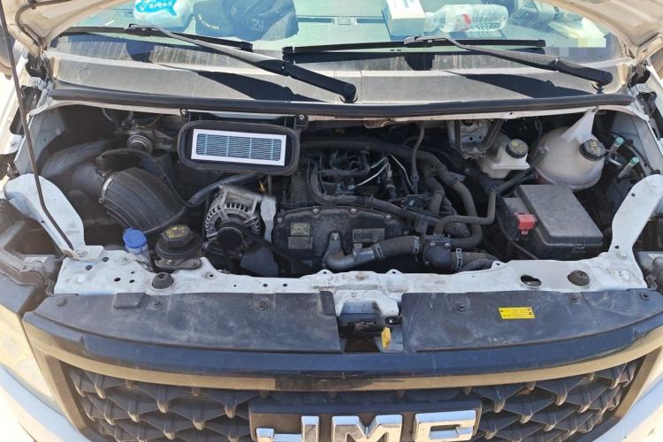 Used JMC Fushun 2023 2.0T Automatic Mid-Range Mid-Roof Commercial Multi-Purpose 7-Seater Passenger Vehicle Engine Bay