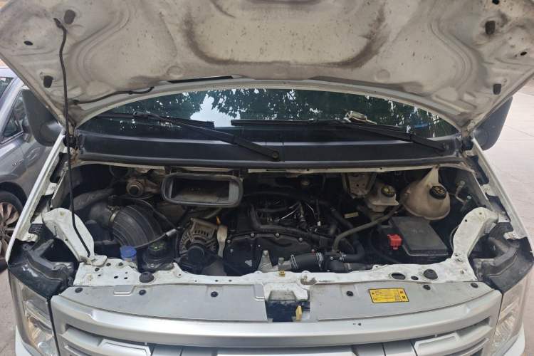 Used JMC Fushun 2023 2.0T Manual Mid-Roof Mid-Height Passenger Version Business-Class 9-Seater (Non-Commercial) Engine Bay