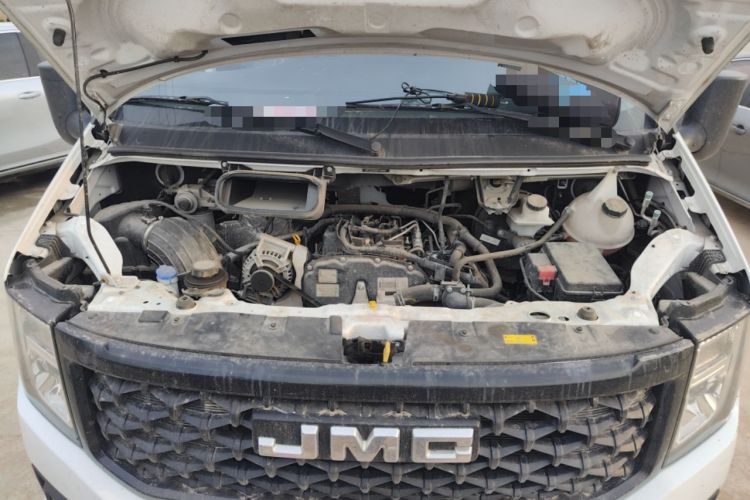 Used JMC Fushun 2023 2.0T Manual Short-Wheelbase Mid-Height Commercial Multi-Purpose 5-Seater Passenger Vehicle Engine Bay