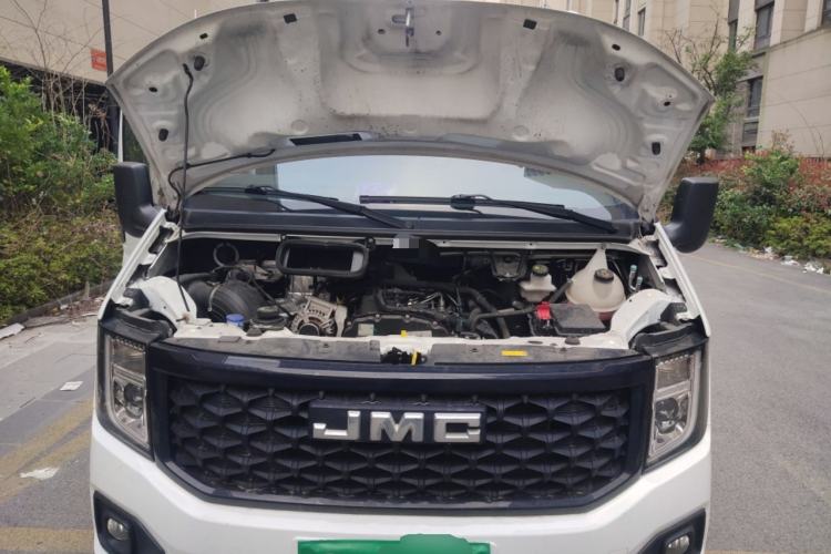 Used JMC Fushun 2023 2.0T Manual Mid-Drive Mid-Roof Commercial Multi-Purpose 7-Seater Passenger Vehicle Engine Bay