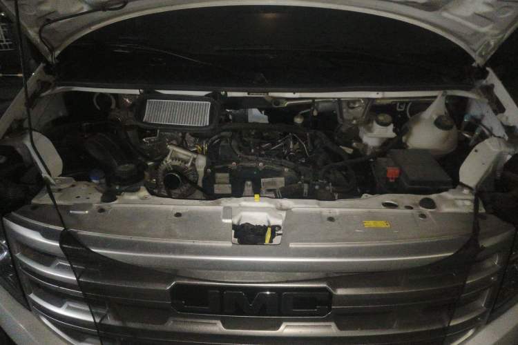 Used JMC Fushun 2023 2.0T Manual Mid-axle Mid-roof Business-Class 9-Seater (Non-Commercial) Engine Bay