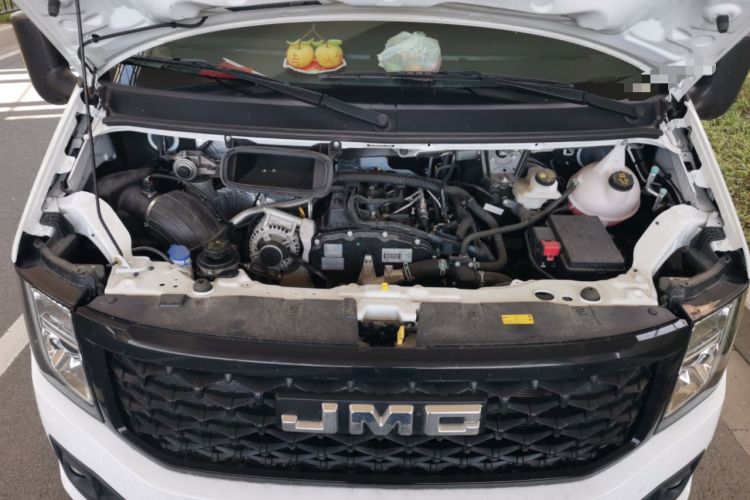 Used JMC Fushun 2023 2.0T Automatic Mid-Range High-Roof Commercial Multi-Purpose 7-Seater Passenger Vehicle Engine Bay