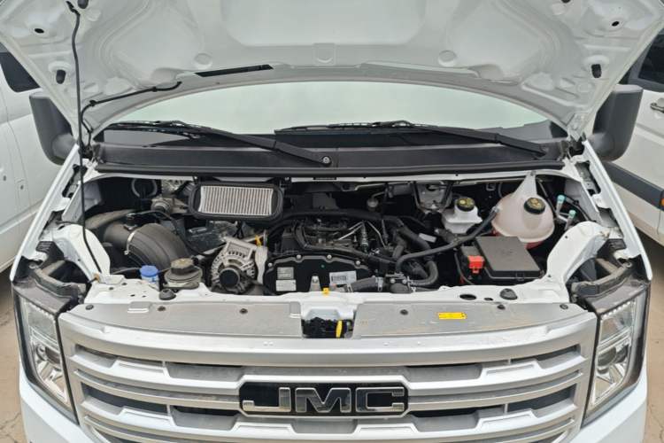 Used JMC Fushun 2023 2.0T Manual Mid-axle Mid-roof Business-Class 9-Seater (Non-Commercial) Engine Bay