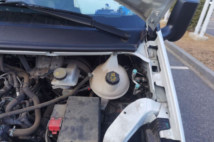 Used JMC Fushun 2023 2.0T Manual Short-Wheelbase Low-Roof Commercial Van 2/3 Seats with Lift-Up Tailgate Engine Bay Left