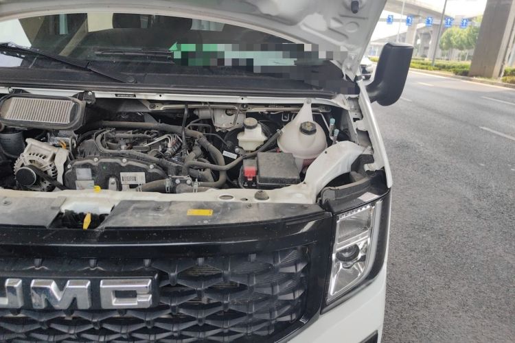 Used JMC Fushun 2023 2.0T Automatic Mid-Range High-Roof Commercial Multi-Purpose 7-Seater Passenger Vehicle Engine Bay Left