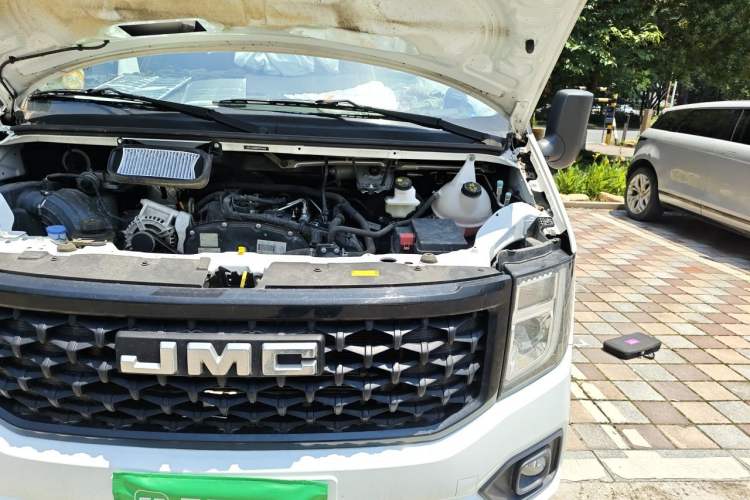 Used JMC Fushun 2023 2.0T Automatic Short-Wheelbase Low-Roof Commercial & Multi-Purpose Passenger Vehicle 6-Seater with Dual-Opening Tailgate Engine Bay Left
