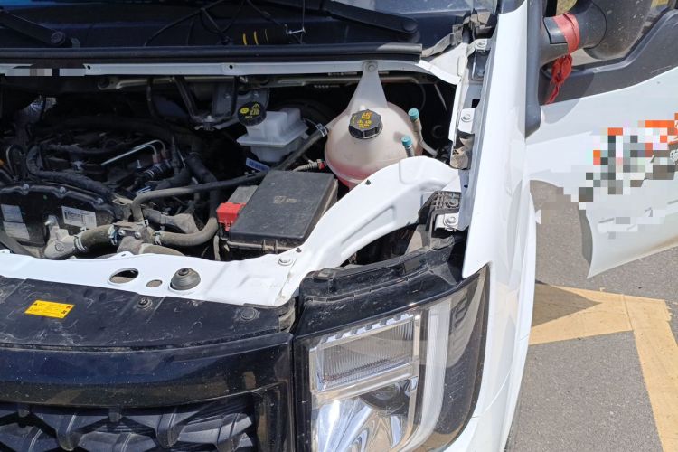 Used JMC Fushun 2023 2.0T Manual Mid-axle Mid-roof Commercial Multi-purpose 6-Seater Passenger Vehicle Engine Bay Left