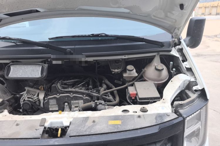 Used JMC Fushun 2023 2.0T Manual Short-Wheelbase Mid-Top Commercial Multi-Purpose 6-Seater Passenger Vehicle Engine Bay Left