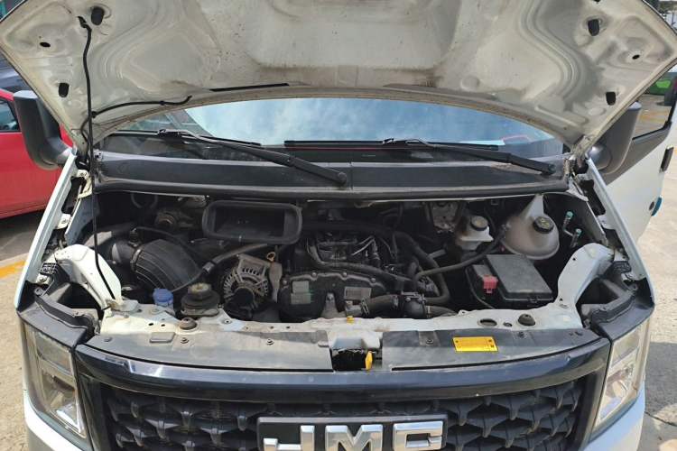Used JMC Fushun 2023 2.0T Manual Mid-Drive Mid-Roof Commercial Multi-Purpose 7-Seater Passenger Vehicle Engine Bay