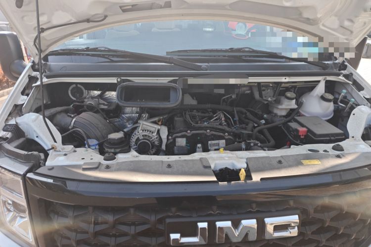 Used JMC Fushun 2023 2.0T Manual Short Wheelbase Mid-Height Passenger Version Business-Class 7-Seater (Non-Commercial) Engine Bay