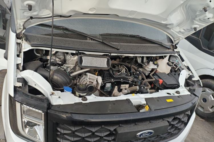 Used JMC Fushun 2023 2.0T Automatic Mid-Range High-Roof Commercial Multi-Purpose 7-Seater Passenger Vehicle Engine Bay