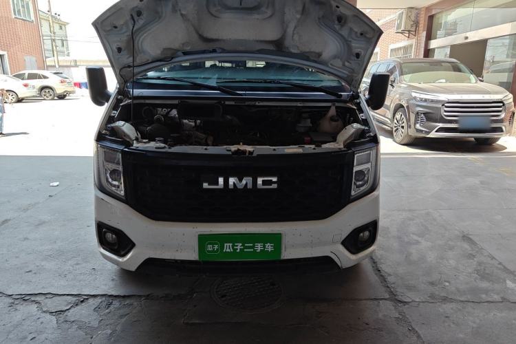 Used JMC Fushun 2023 2.0T Manual Mid-Drive Mid-Roof Commercial Multi-Purpose 7-Seater Passenger Vehicle Engine Bay