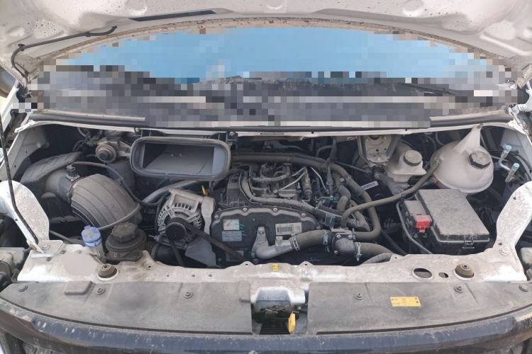 Used JMC Fushun 2023 2.0T Manual Short-Wheelbase Mid-Top Commercial Multi-Purpose 6-Seater Passenger Vehicle Engine Bay
