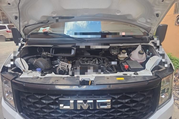 Used JMC Fushun 2023 2.0T Automatic Mid-Range Mid-Roof Commercial Multi-Purpose 6-Seater Passenger Vehicle Engine Bay