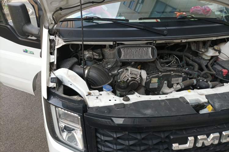 Used JMC Fushun 2023 2.0T Automatic Mid-Range High-Roof Commercial Multi-Purpose Passenger Vehicle with 6 Seats Engine Bay Right
