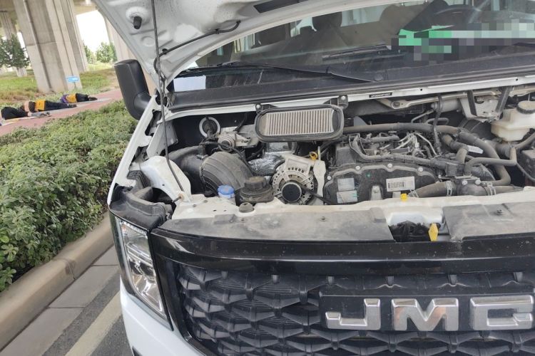 Used JMC Fushun 2023 2.0T Automatic Mid-Range High-Roof Commercial Multi-Purpose 7-Seater Passenger Vehicle Engine Bay Right