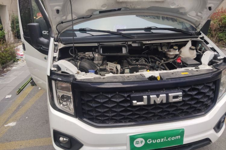 Used JMC Fushun 2023 2.0T Manual Mid-Drive Mid-Roof Commercial Multi-Purpose 7-Seater Passenger Vehicle Engine Bay Right