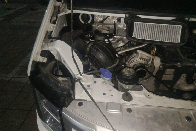 Used JMC Fushun 2023 2.0T Manual Mid-axle Mid-roof Business-Class 9-Seater (Non-Commercial) Engine Bay Right