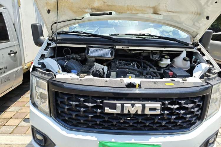 Used JMC Fushun 2023 2.0T Automatic Short-Wheelbase Low-Roof Commercial & Multi-Purpose Passenger Vehicle 6-Seater with Dual-Opening Tailgate Engine Bay Right