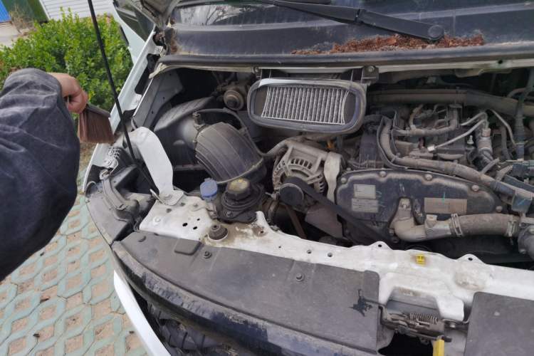 Used JMC Fushun 2023 2.0T Automatic Long-Wheelbase High-Roof Commercial Van—2/3 Seats Engine Bay Right