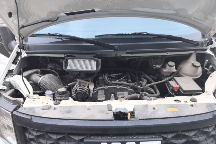 Used JMC Fushun 2023 2.0T Manual Short-Wheelbase Mid-Top Commercial Multi-Purpose 6-Seater Passenger Vehicle Engine Bay Right